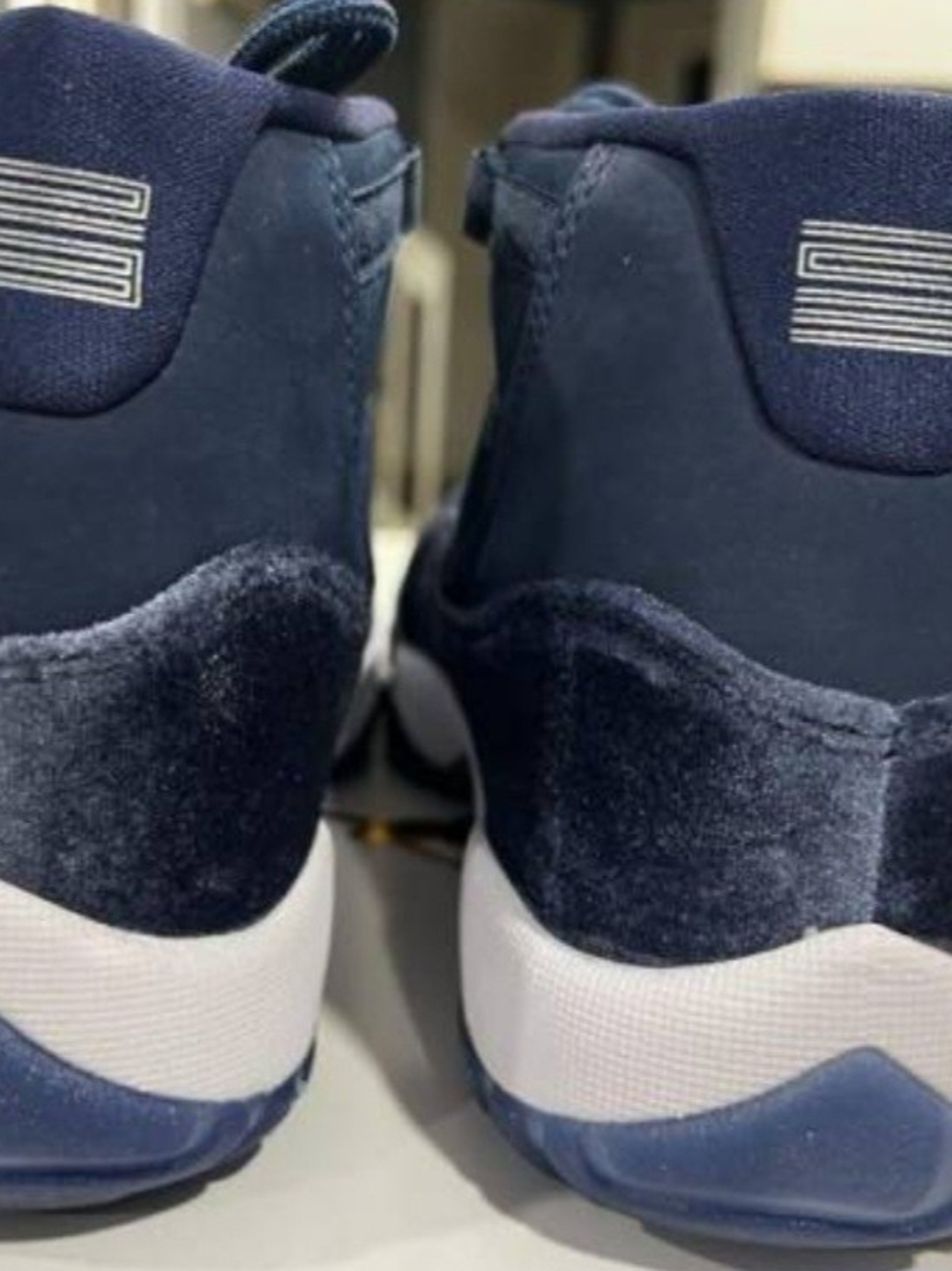Men's Blue Velvet High-Top Athletic Sneakers Verified Authentic Jordan Retro 11 - Picture 3 of 6